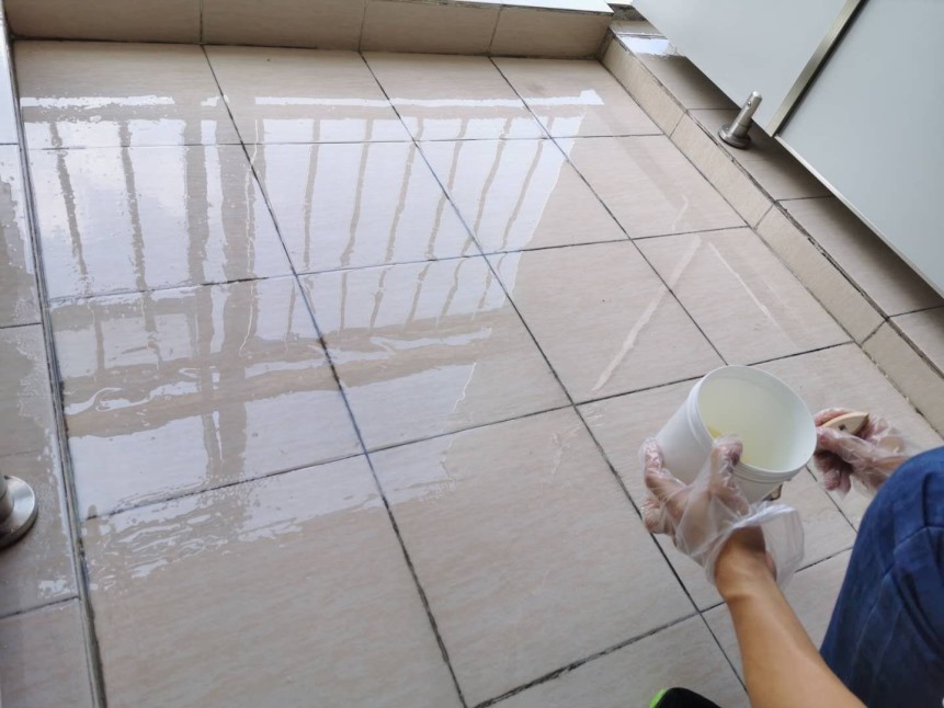 T218無溶劑免砸磚透明聚脲防水膠